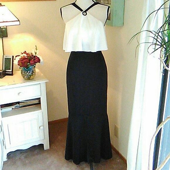 NWOT Aidan Aidan Mattox Lace-Up Halter Formal - Picture 1 of 14